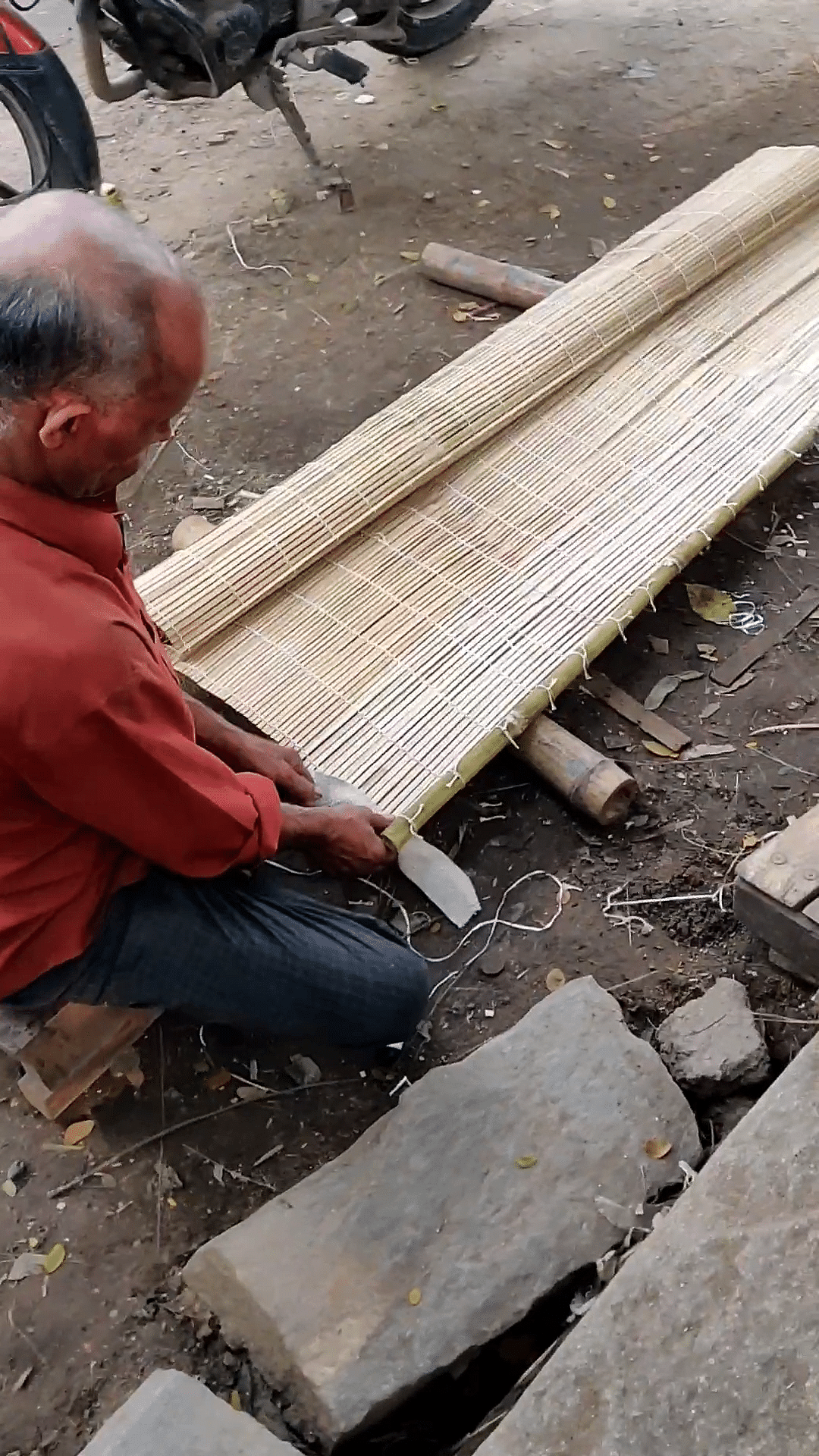 Wood,Outdoor bench,Composite material,Road surface,Flooring,Sitting,Soil,Bench,Concrete,Construction worker
