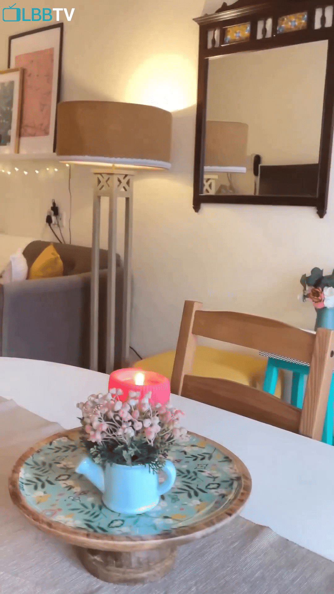 Mirror,Table,Furniture,Property,Candle,Flower,Chair,Plant,Textile,Lighting