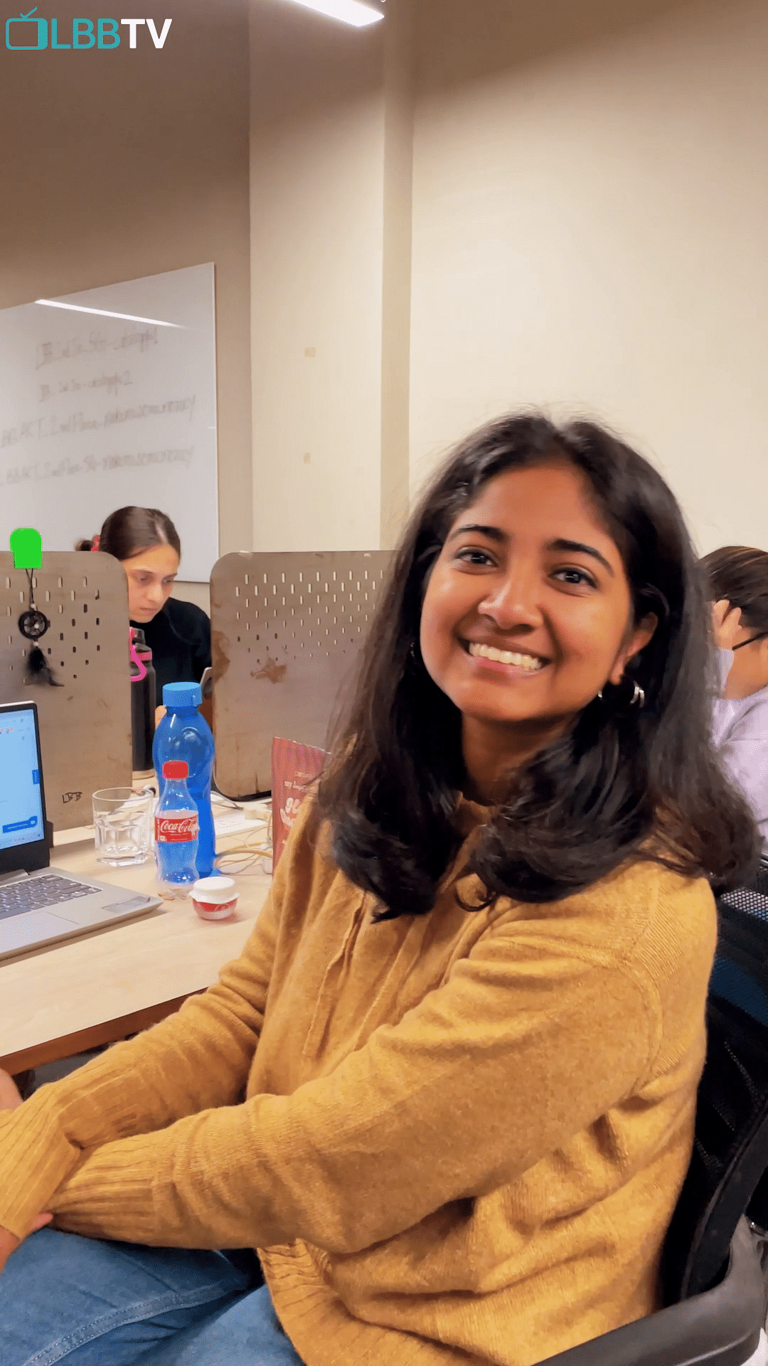 Smile,Computer,Laptop,Personal computer,Happy,Event,Job,T-shirt,Employment,Conversation