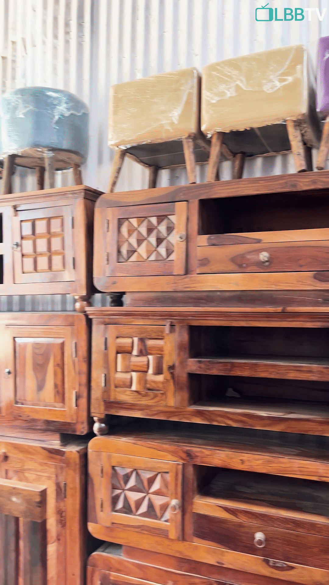 Brown,Wood,Drawer,Wood stain,Hardwood,Varnish,Pattern,Font,Chest of drawers,Plywood