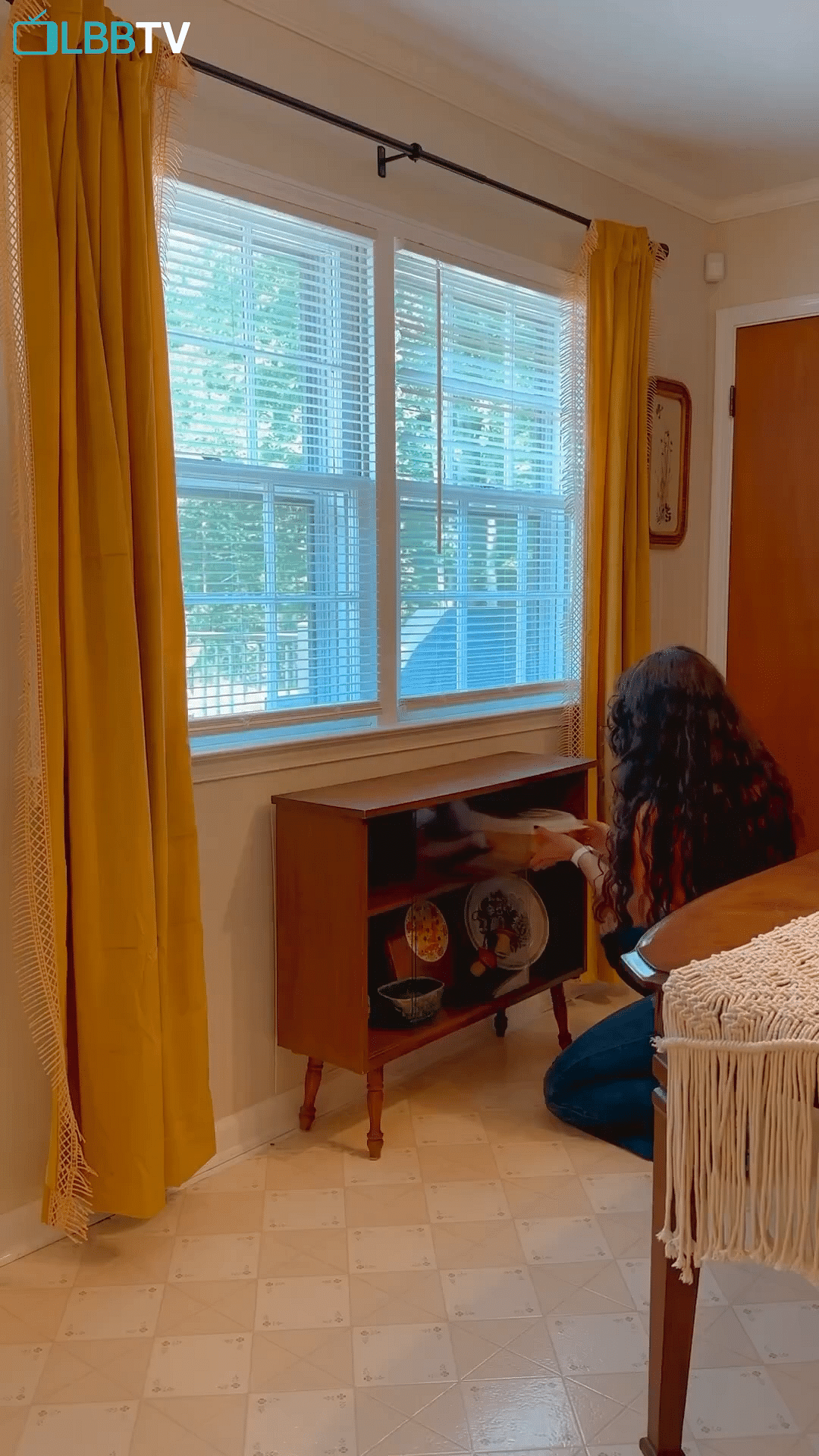 Table,Property,Window,Furniture,Window blind,Azure,Wood,Building,Shade,Curtain