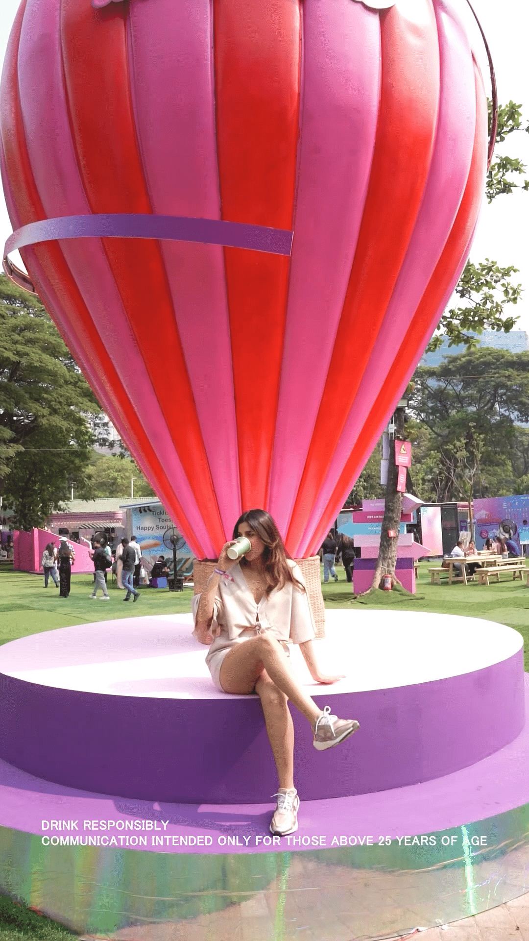 Hot air ballooning,Photograph,White,Plant,Green,Balloon,Hot air balloon,Sky,Pink,Grass