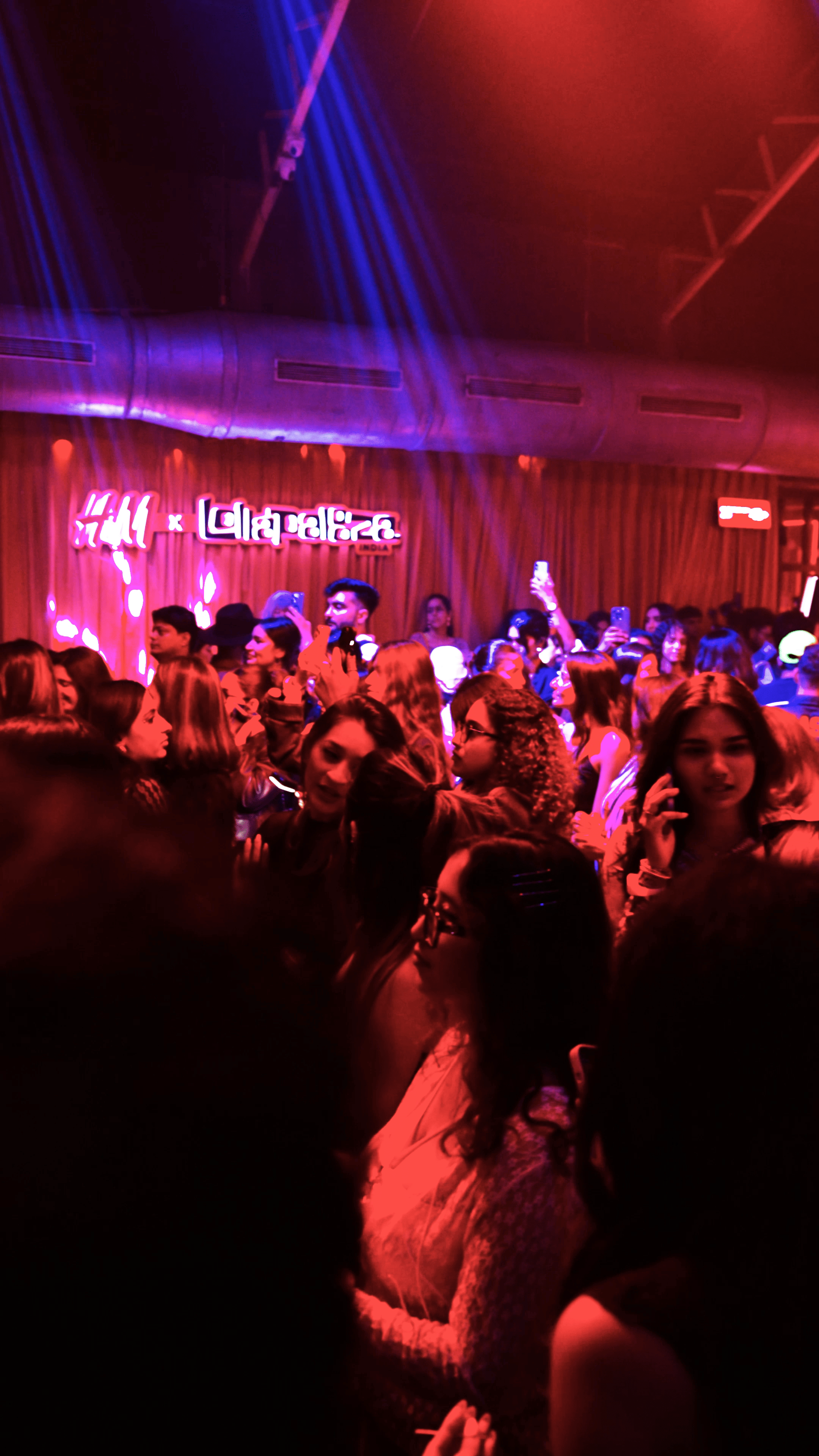 Entertainment,Event,Crowd,Audience,Fun,Public event,Music venue,Party,Performing Arts,Performance