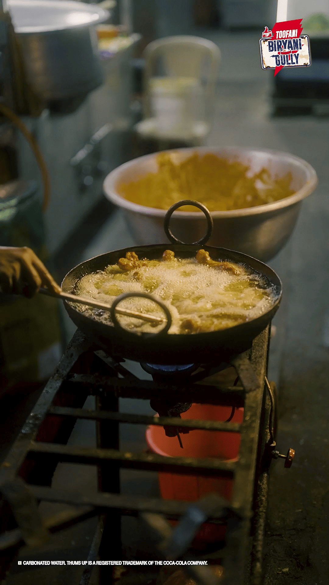 Food,Cookware and bakeware,Cooking,Ingredient,Deep frying,Fried food,Karahi,Recipe,Kitchen utensil,Staple food