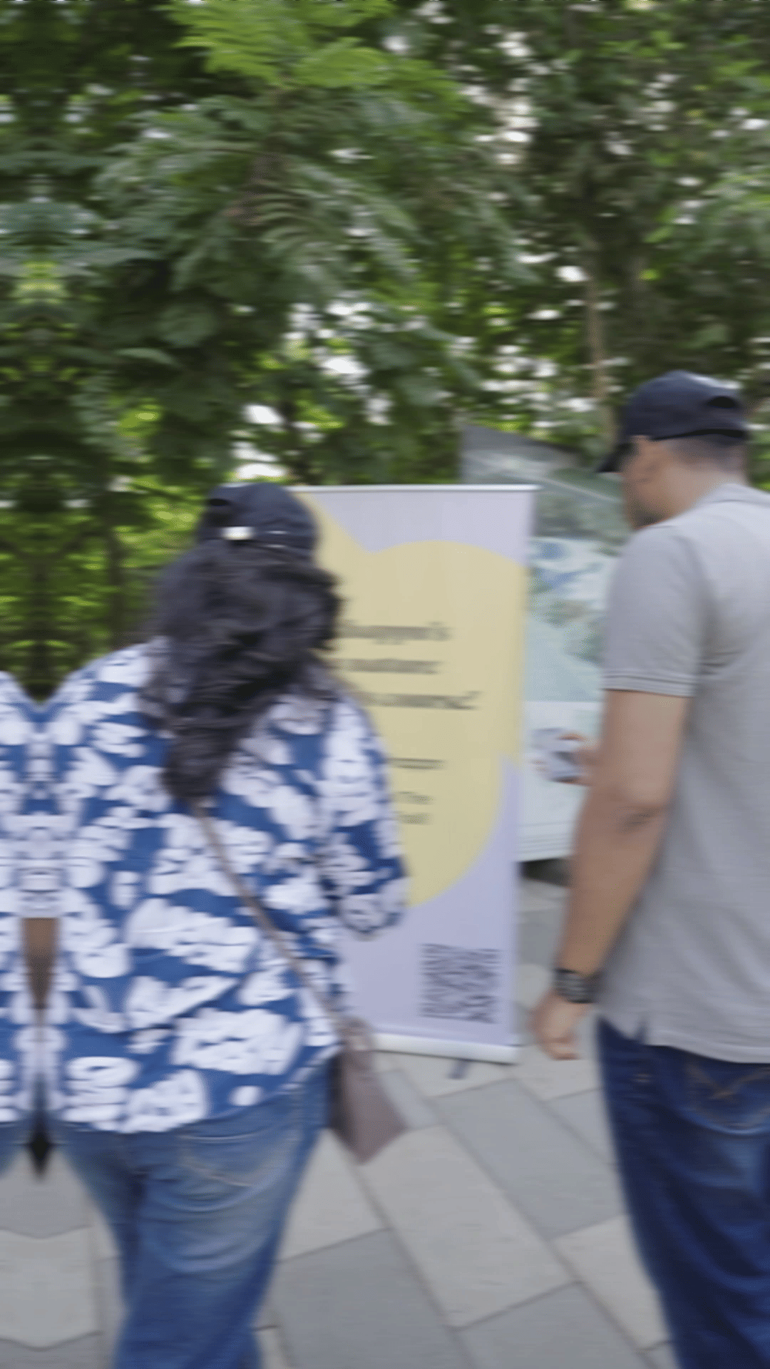 Textile,Bag,Luggage & bags,Waist,Handbag,Backpack,Human back,Walking Shoe,Walking