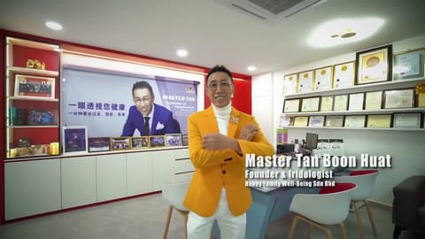 Leadership Insights 2022/2023: Illuminating Health with a Glance, Master Tan Boo