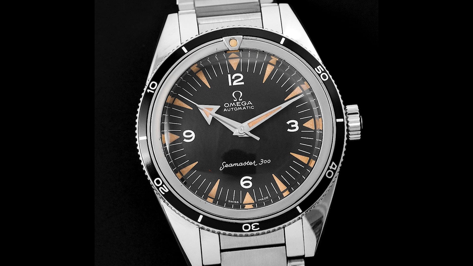Pre-Owned Omega Seamaster Men Watch in Black Colour Dial