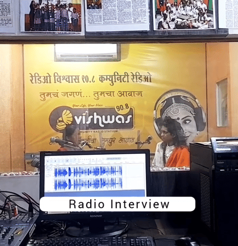 आदिवासी वारली चित्रकार श्रद्धा कराळे व ऐतिहासिक कालाराम मंदिर के भक्त चारुदत्त थ