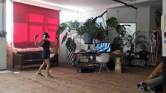 Axelle learning dance phrases from Francesca's avatar in VR
