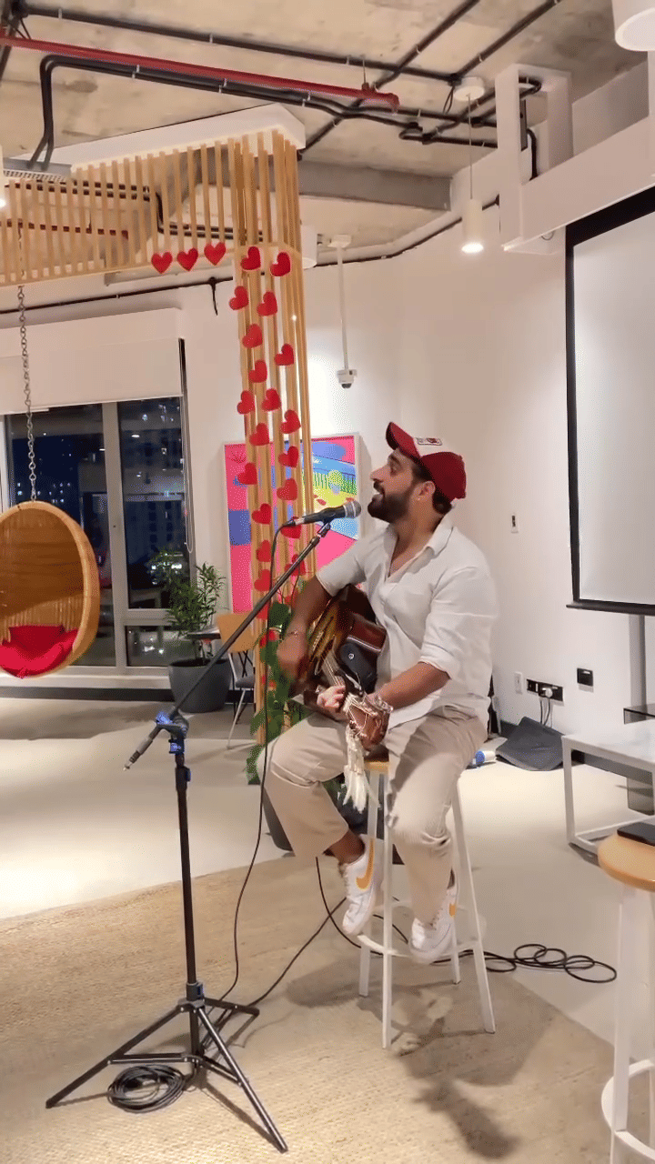 Sunniya Sunniya ❤️
.
.
.
.
.
.
.
.
.
.
#music #musician #guitar #guitarist #performer #live #réel #reelitfeelit #insta #