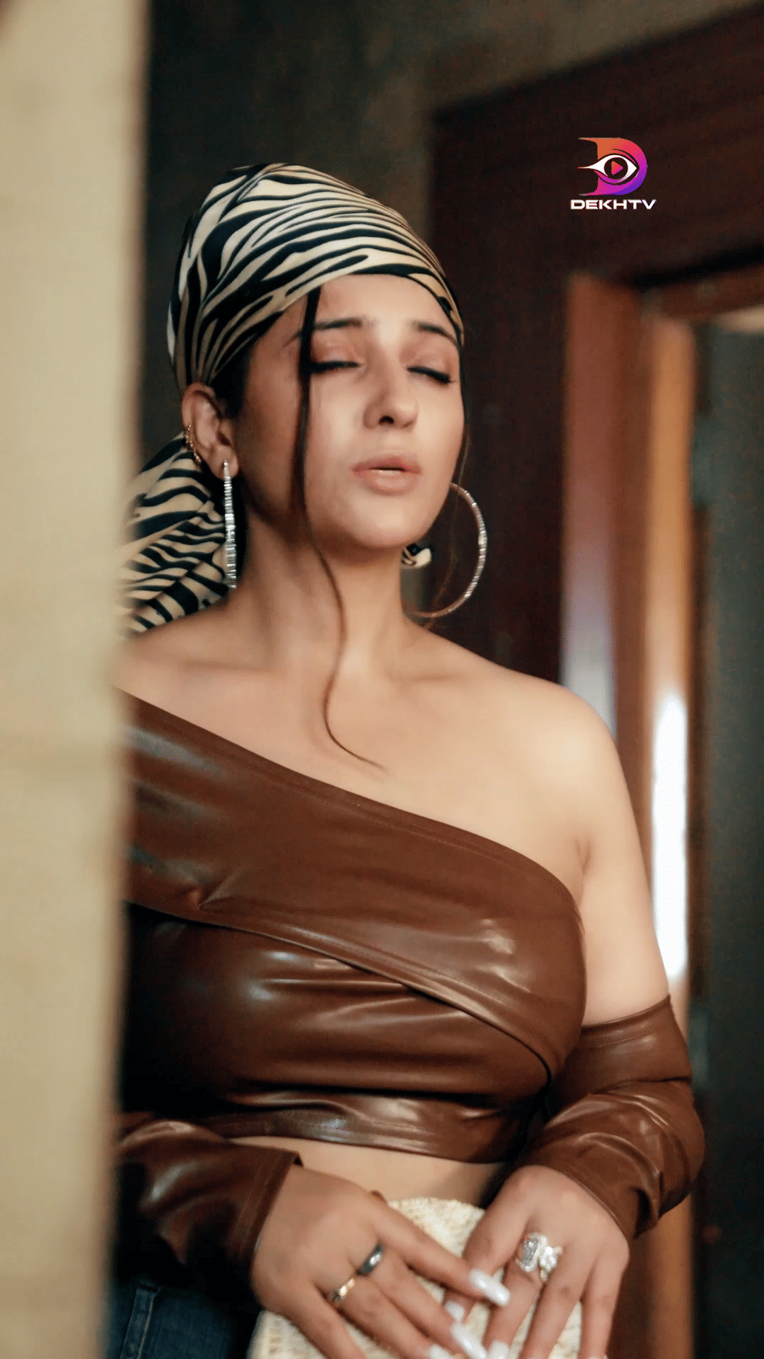 EP_32 - Season 1, Episode 32 on DekhTV poster